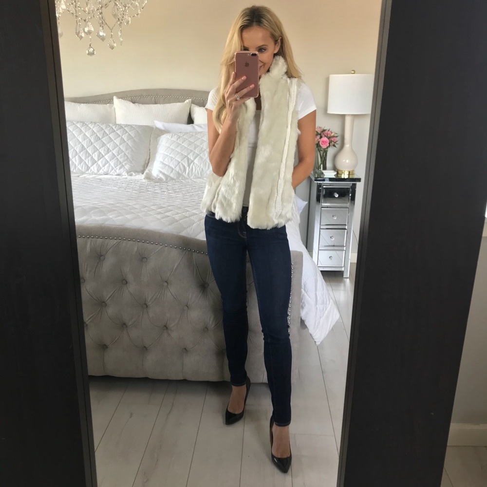 LUII Clothing White Faux FUR VEST SIZE Small - Picture 3 of 8
